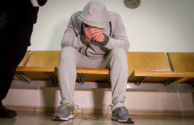 אחד החשודים בפרשה בבית המשפט. היום