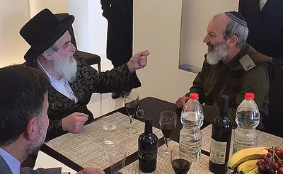 הפגישה החשאית בין הרבי מויז'ניץ לקצין המילואים הראשי