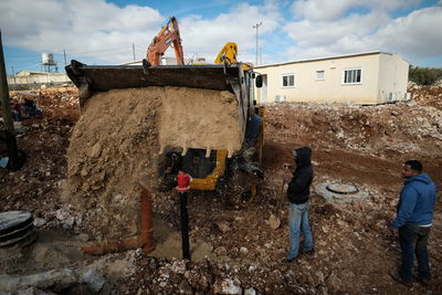 טרקטור בעפרה. בקרוב ההרס?