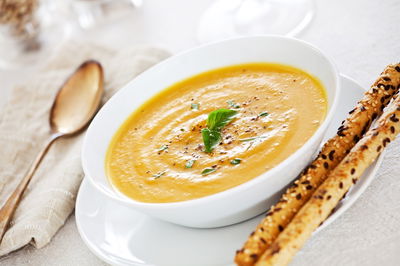 מרק גזר ובוטנים עם חריפות מחממת לב