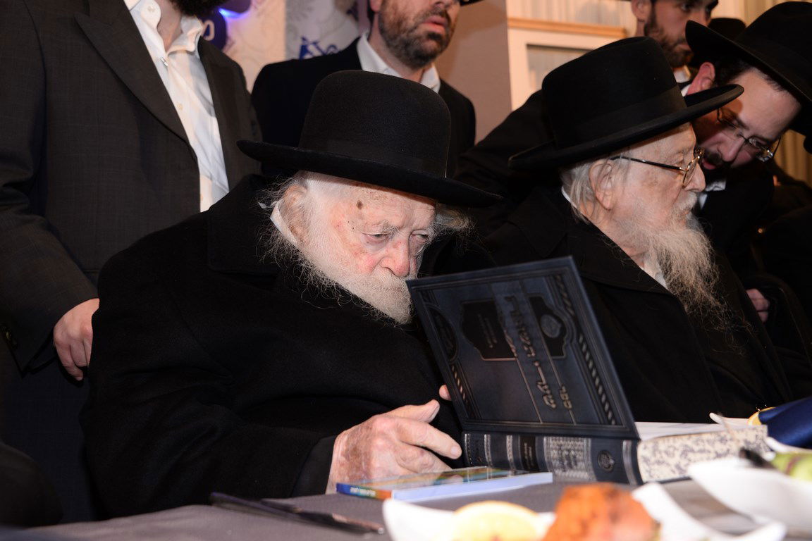 סיום "שערי תשובה" במעמד מרן הגר"ח קנייבסקי. צפו
