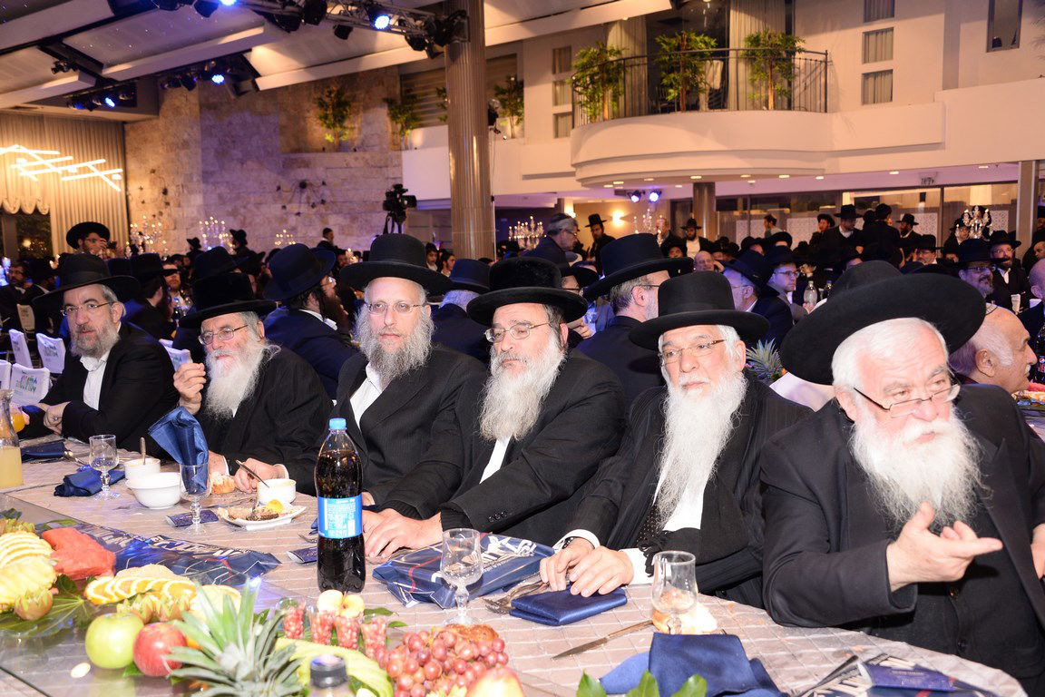 סיום "שערי תשובה" במעמד מרן הגר"ח קנייבסקי. צפו