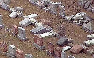 המצבות המנותצות