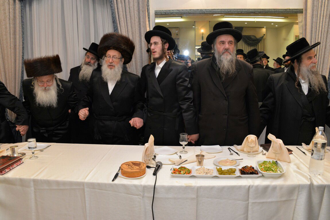 נכד הרבי מספינקא ארה"ב התארס עם בת המשפיע רבי אהרן טויסיג. צפו