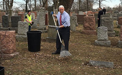 פנס בבית הקברות