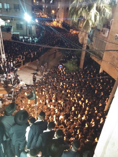 מיטתו של הרב אדלשטיין בהגעתה ל'מעייני הישועה'