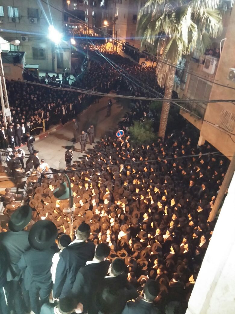 מיטתו של הרב אדלשטיין בהגעתה ל'מעייני הישועה'