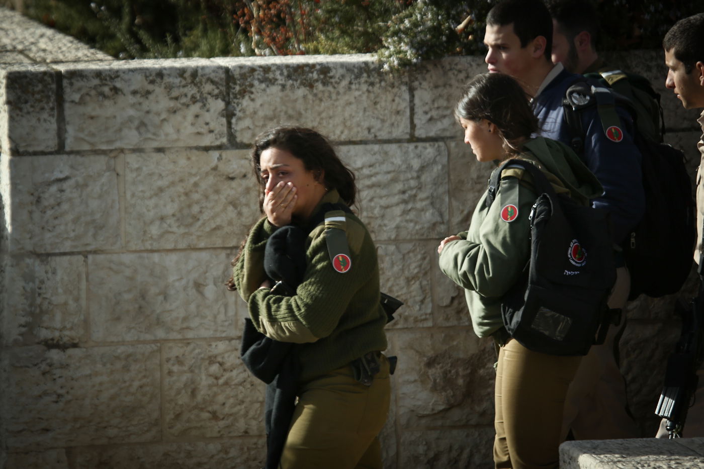 חיילות המומות בזירת הפיגוע
