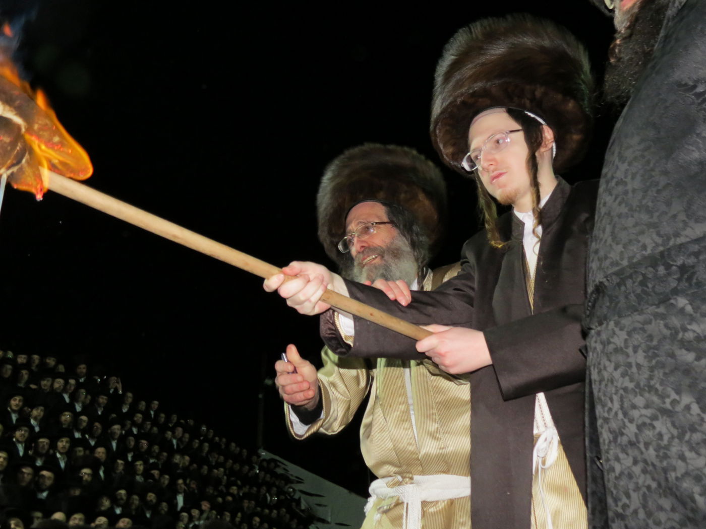 'רבי מיילך' בידרמן "הדליק" את מירון • צפו