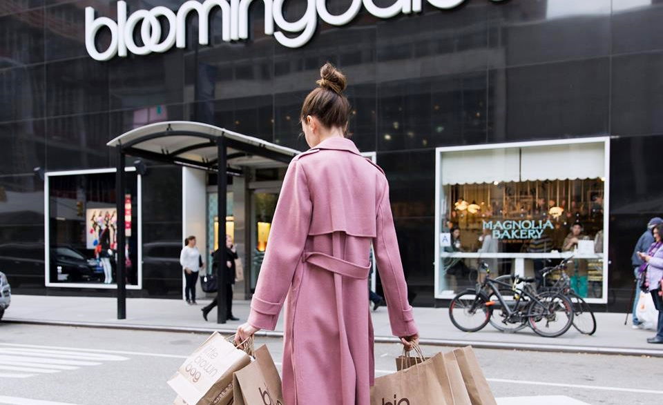 לוקיישן, שילוט ומיתוג