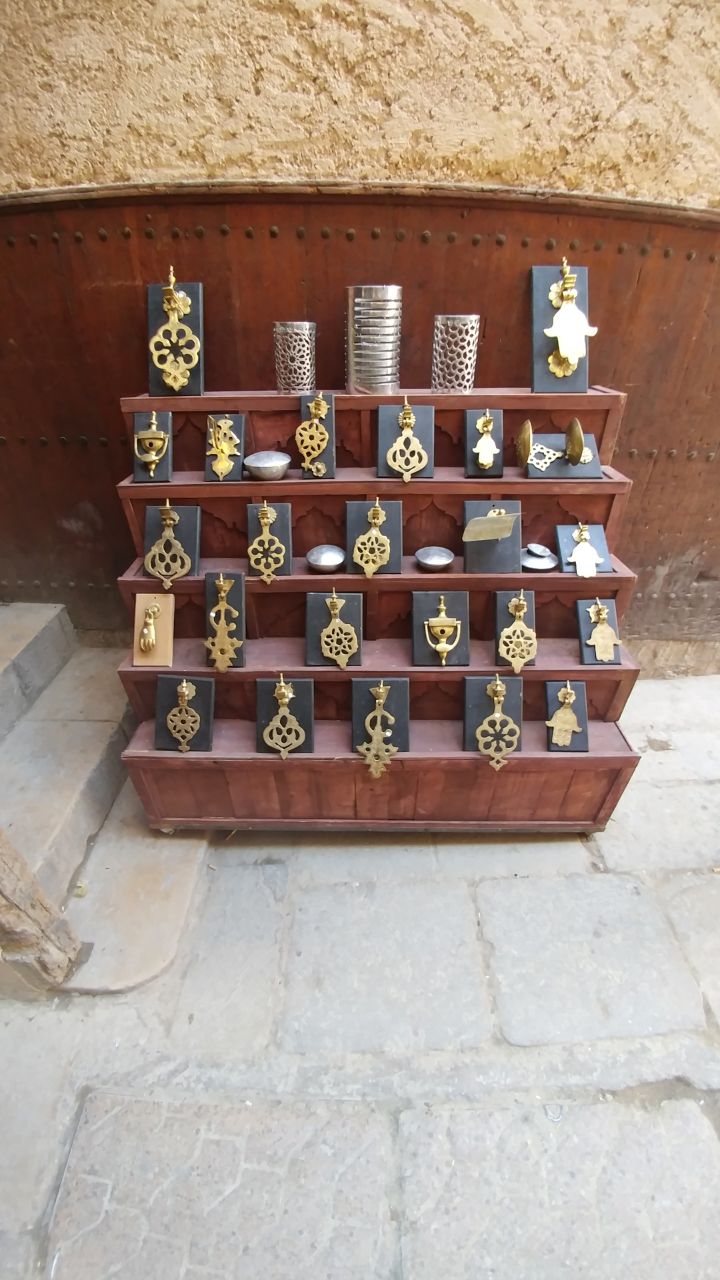 מצילות נחושת לדלתות