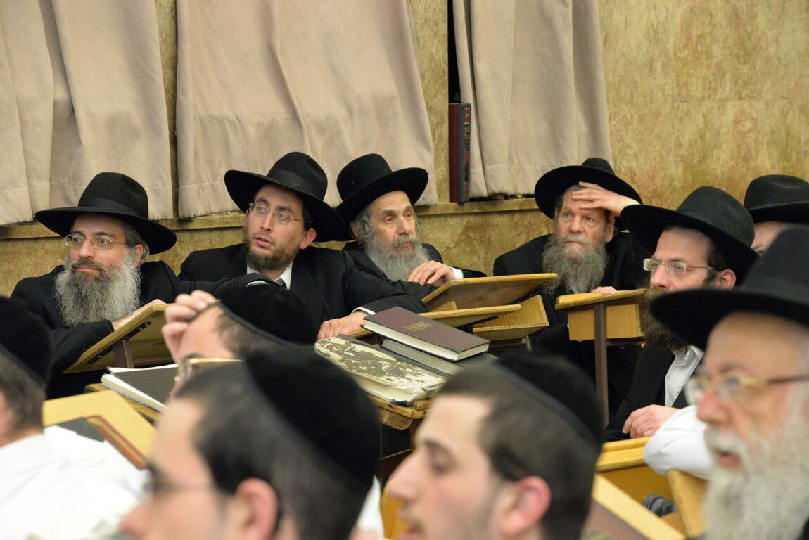 עצרת מספד בישיבת פוניבז' לגר"י אדלשטיין