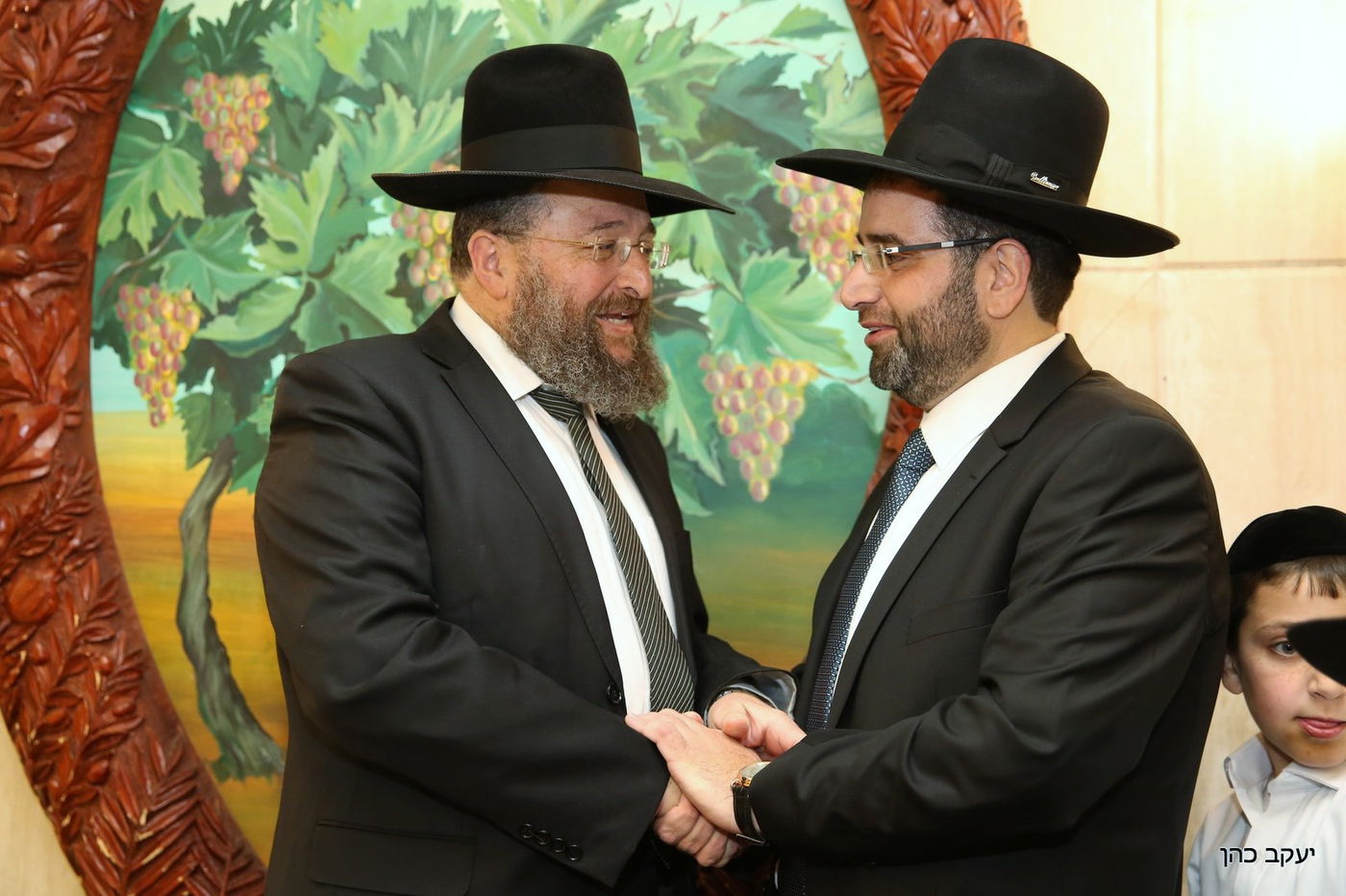 תיעוד: אברהם בצלאל חגג בר מצווה לבנו