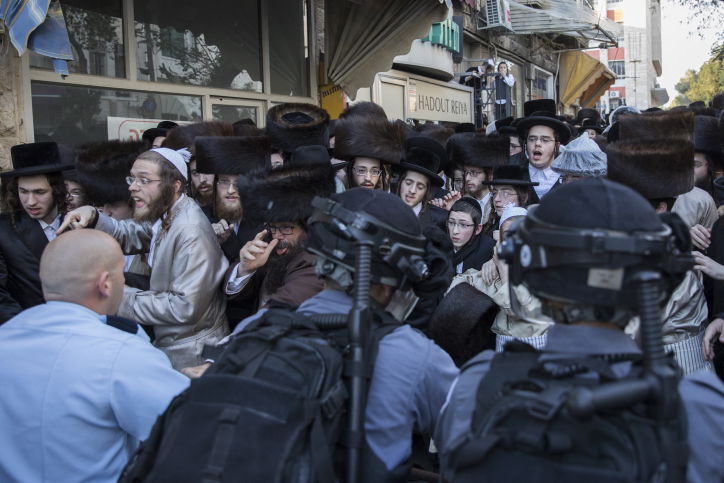 'העדה': עשו עלינו מצור בשבת; המשטרה: יידו עלינו אבנים