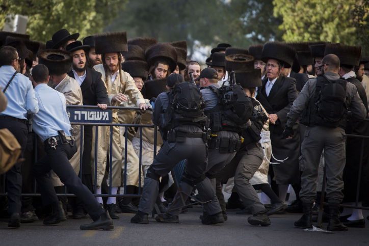 'העדה': עשו עלינו מצור בשבת; המשטרה: יידו עלינו אבנים