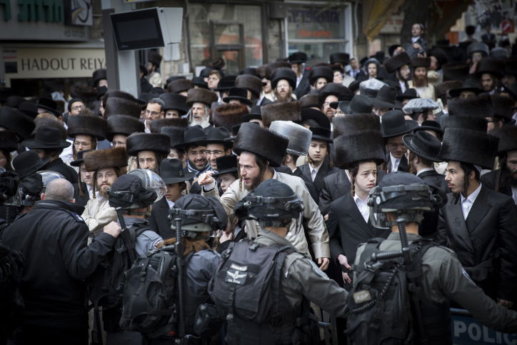 'העדה': עשו עלינו מצור בשבת; המשטרה: יידו עלינו אבנים