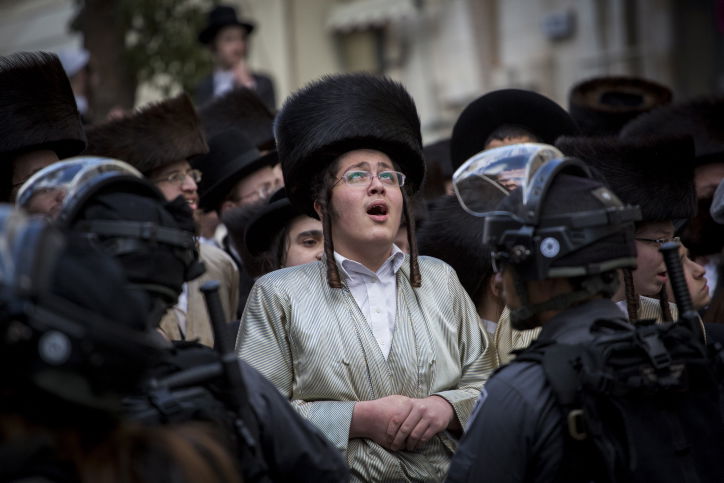 'העדה': עשו עלינו מצור בשבת; המשטרה: יידו עלינו אבנים