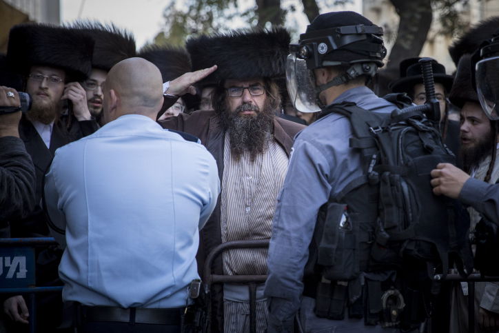 'העדה': עשו עלינו מצור בשבת; המשטרה: יידו עלינו אבנים