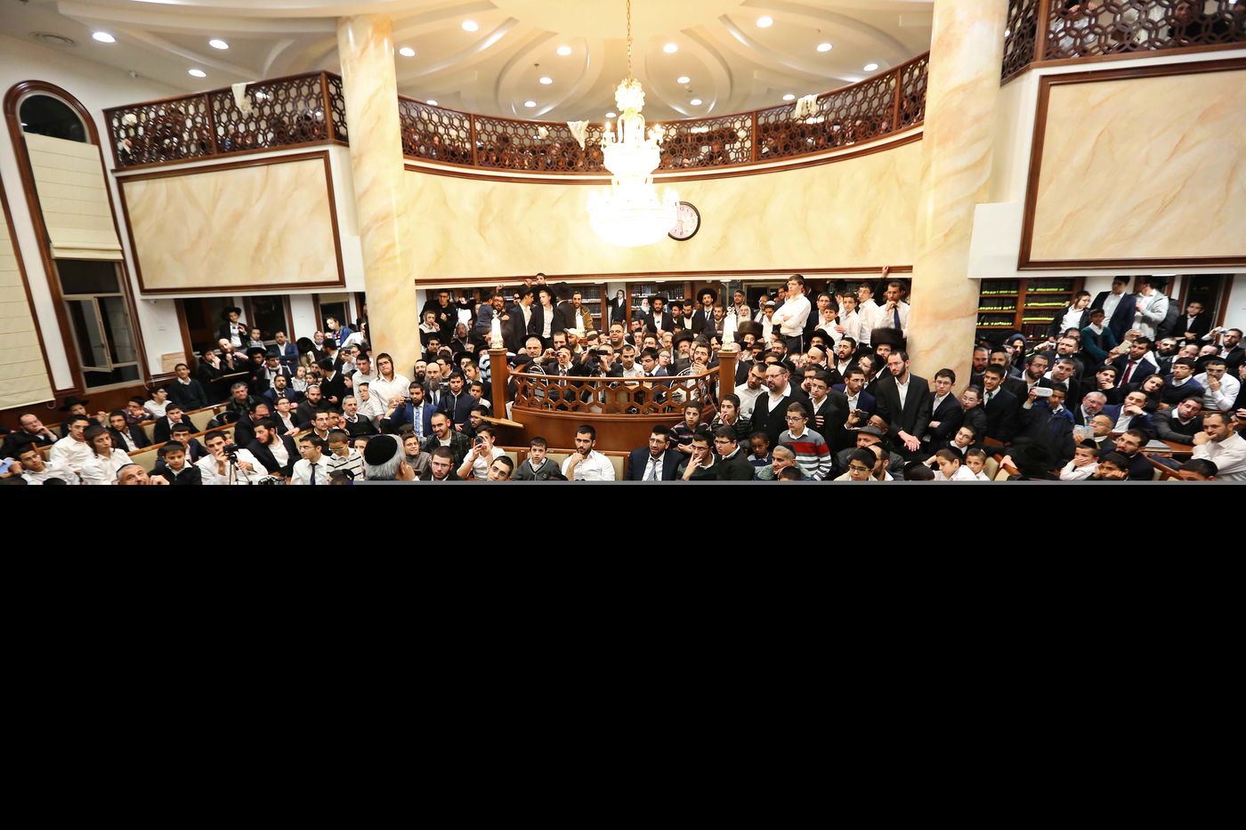 צפו: יחיאל נהרי בדואט עם משה אבוטבול