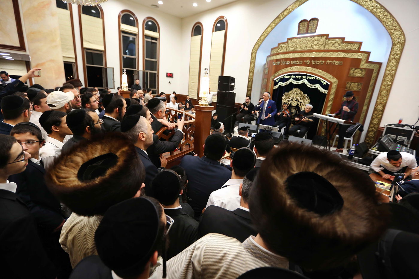 צפו: יחיאל נהרי בדואט עם משה אבוטבול