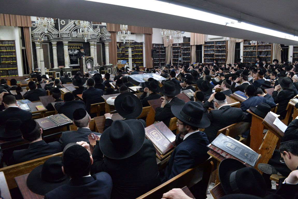 בכולל חזון איש ביכו את פטירת הגר"י אדלשטיין