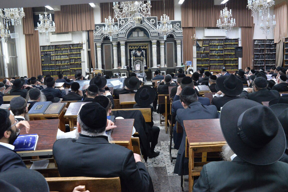 בכולל חזון איש ביכו את פטירת הגר"י אדלשטיין