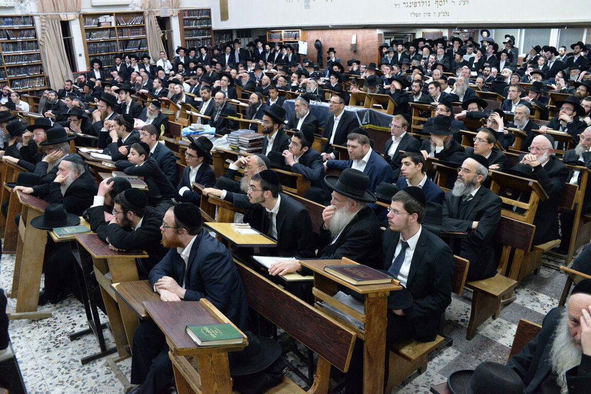 בכולל חזון איש ביכו את פטירת הגר"י אדלשטיין