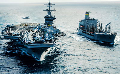 האיראנים התגרו בספינה אמריקאית וגרמו לה לסטות