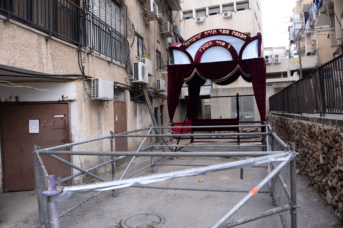 תיעוד ענק: הכנסת ספר התורה בנדבורנה