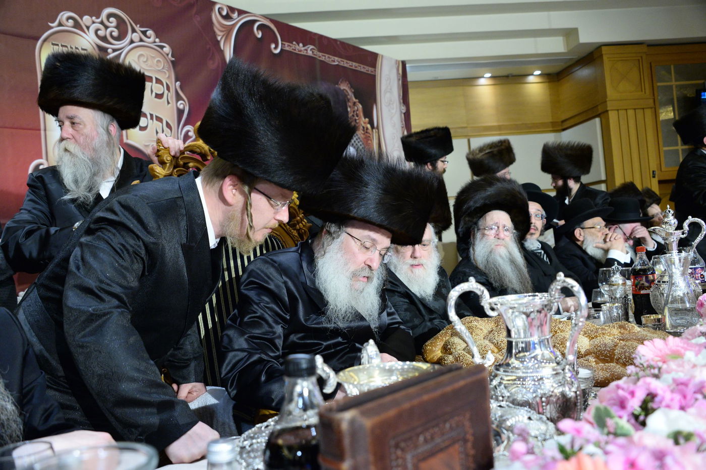 תיעוד ענק: הכנסת ספר התורה בנדבורנה