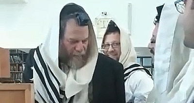 "מי שברך" לממשיך רבי אברהם שאול אדלשטיין. צפו