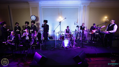 מקהלת שירה ותזמורת סימפיני - "מי האיש"