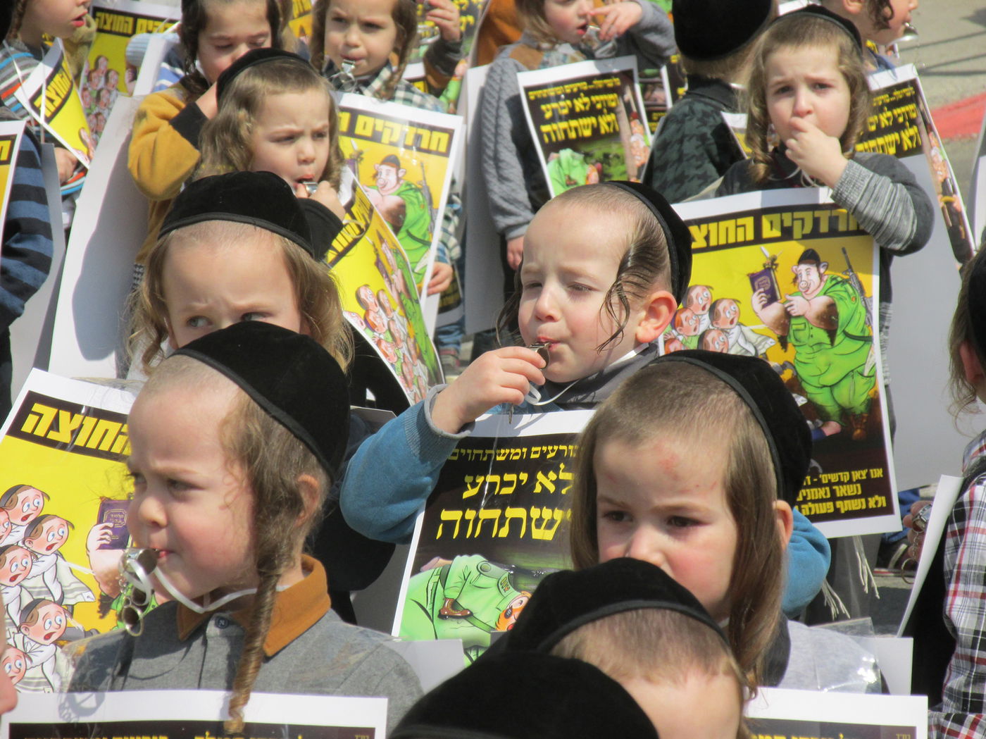 ילדי סאטמר בירושלים התחפשו לקמפיין החרדקים