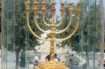 תצווה: מדוע לא מוזכר שמו של משה רבנו?