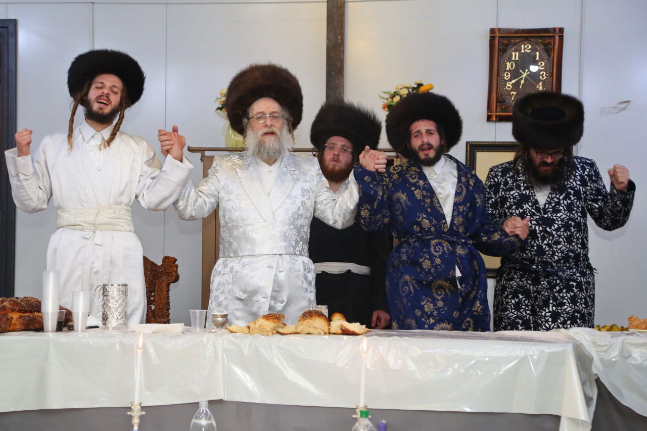 טיש פורים של הרבי משאץ דרהביטש. צפו