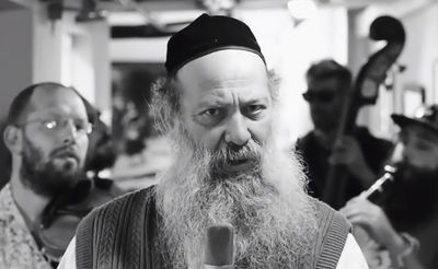 שולי רנד מחדש שיר של מאיר אריאל - עם כלייזמרים