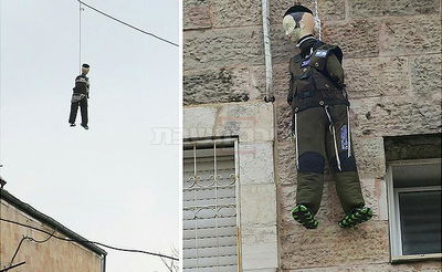 בובות החיילים החרדים תלויות