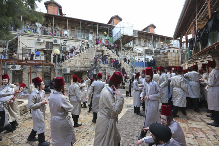 שירה וריקודים: שמחת פורים בתולדות אהרן