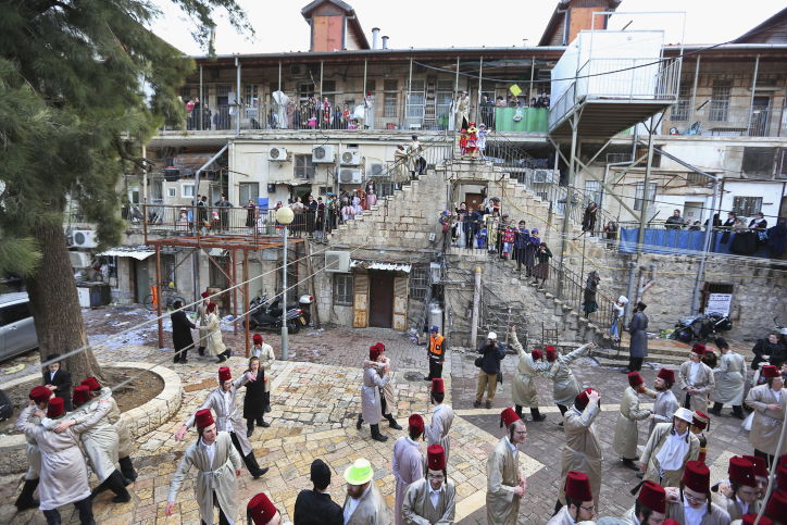 שירה וריקודים: שמחת פורים בתולדות אהרן