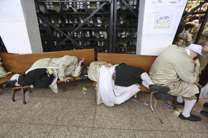 שירה וריקודים: שמחת פורים בתולדות אהרן