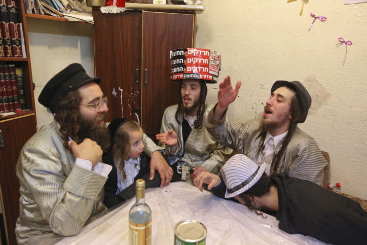 שירה וריקודים: שמחת פורים בתולדות אהרן