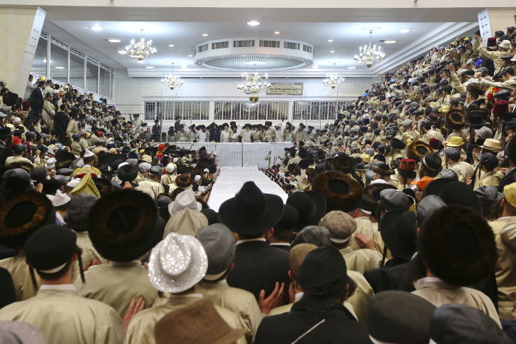 שירה וריקודים: שמחת פורים בתולדות אהרן