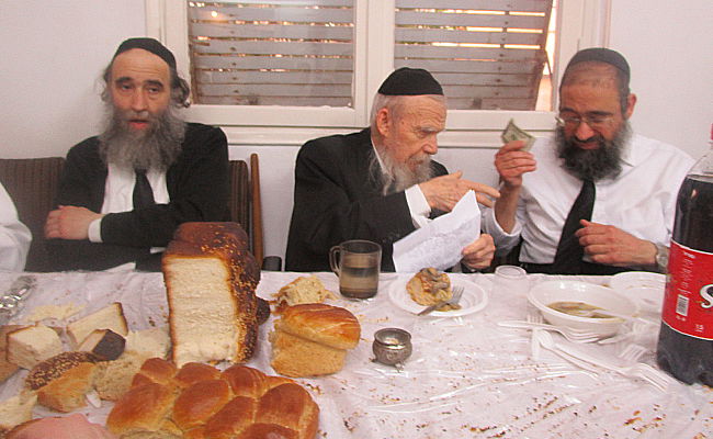 רבי גרשון אדלשטיין בסעודה