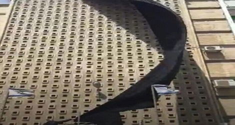 הדגל על הבניין המיתולגי ברוממה