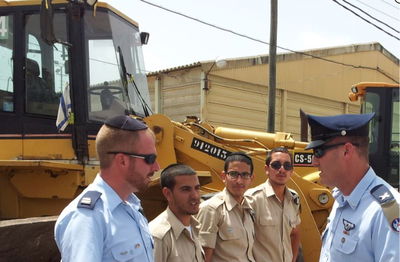 החיילם בצמ"ה. חדר אוכל נפרד וכשרות מהדרין.