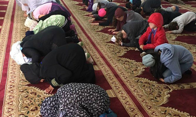 הילדים במסגד