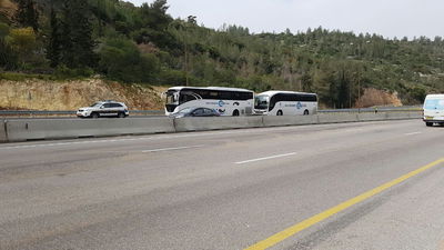 אוטובוסים מעוכבים בשער הגיא