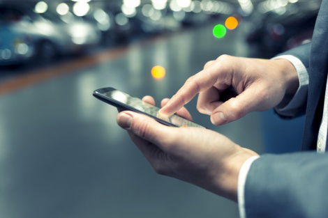 תשלום דרך הטלפון החכם. אילוסטרציה