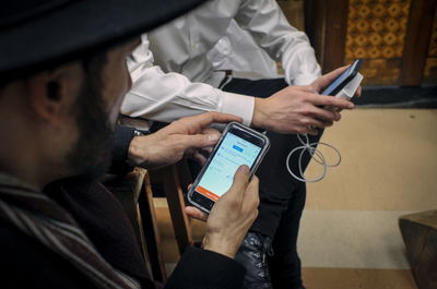 אמא ואבא – התקיימו בעבורי חברת סלולר? אילוסטרציה