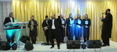 על במה אחת: שמוליק לוטרמן, מנדי וייס ומקהלת מלכות • צפו